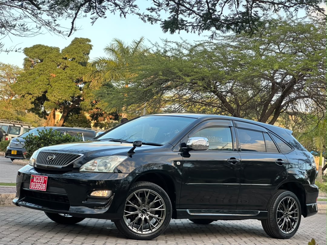TOYOTA HARRIER thumbnail 3
